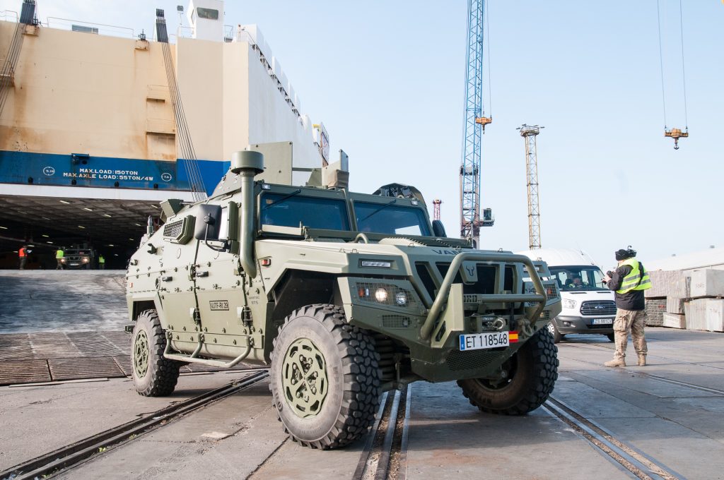 Όχημα URO VAMTAC του ισπανικού Στρατού έπεσε από αεροπλάνο και διαλύθηκε κατά τη διάρκεια άσκησης