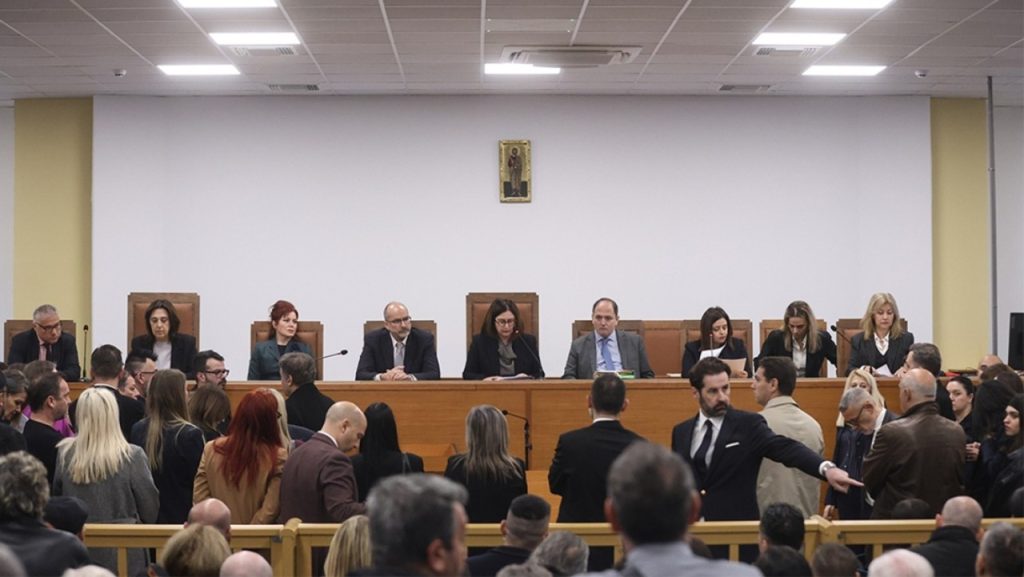 Τέμπη: Εμπόδια στην εκδίκαση της υπόθεσης των ελεγκτών Εθνικής Αρχής Διαφάνειας – Απεβίωσε ο ένας κατηγορούμενος