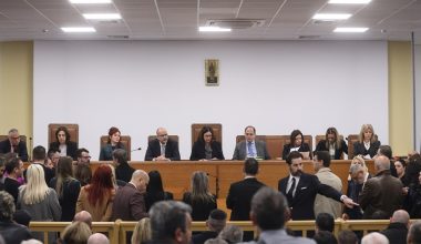 Τέμπη: Εμπόδια στην εκδίκαση της υπόθεσης των ελεγκτών Εθνικής Αρχής Διαφάνειας – Απεβίωσε ο ένας κατηγορούμενος