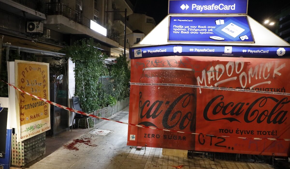 Εξάρχεια: Παραδόθηκε στις Αρχές ο 24χρονος δράστης της αιματηρής ληστείας σε περίπτερο