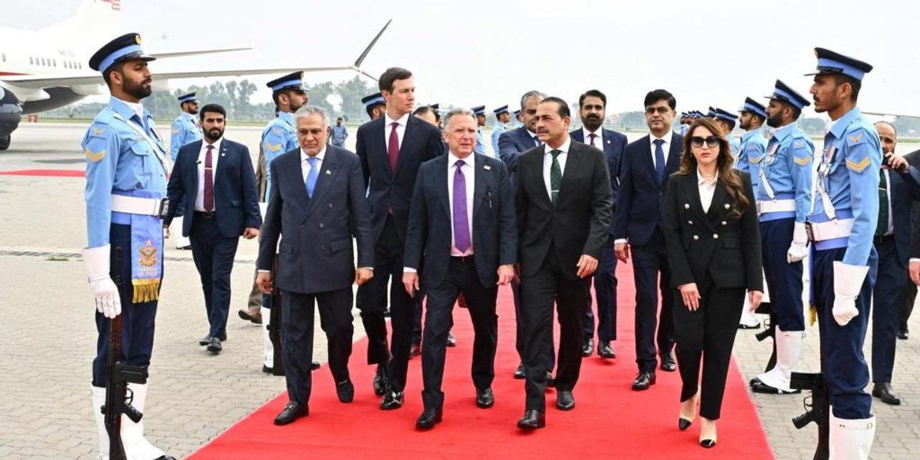 Γουίτκοφ και  Κούσνερ στο Πακιστάν για συνομιλίες με τον Ιρανό υπουργό Εξωτερικών