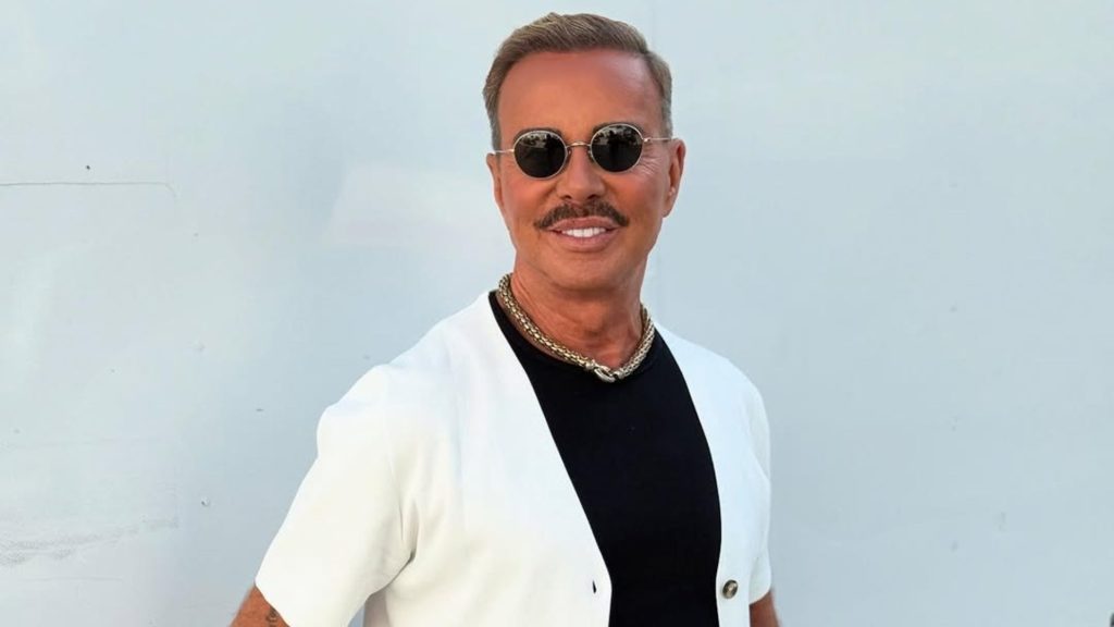 Επικός Λάκης Γαβαλάς: «Είναι να πάρω σύνταξη 850 ευρώ… Ρώτησα αν πρόκειται για ημερήσιο ποσό»