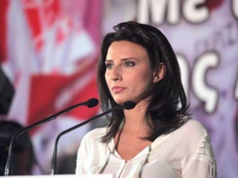 Το ΠΑΣΟΚ ανακοινώνει την προσχώρηση της Νίνας Κασιμάτη