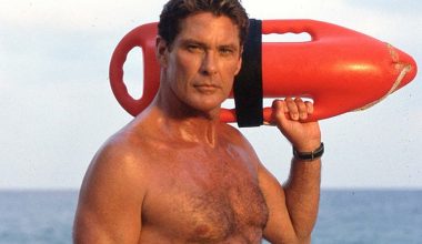 Ντ.Χάσελχοφ: Δείτε τον σταρ του «Baywatch» σήμερα – Αδύνατον να περπατήσει χωρίς βοήθημα (φώτο)