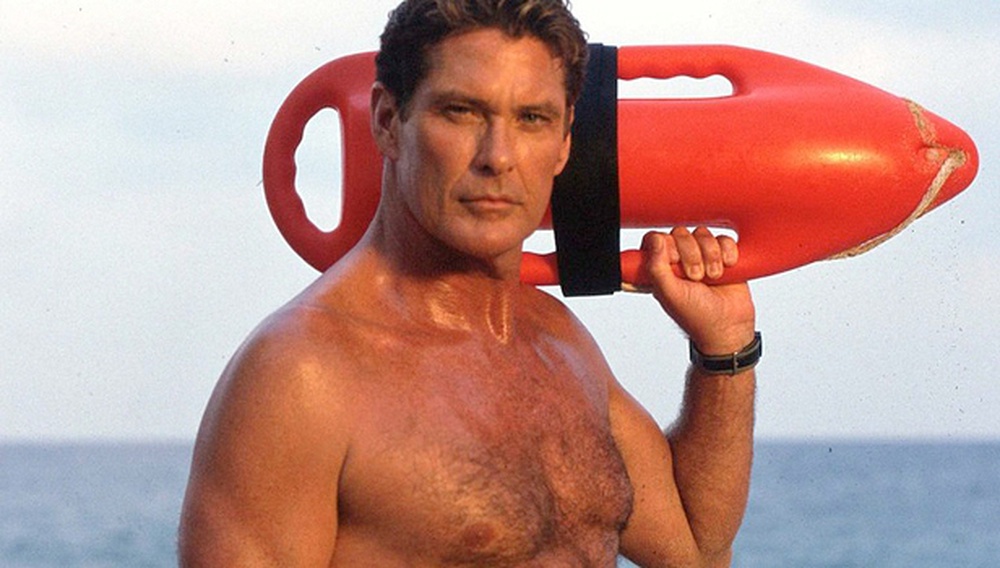 Ντ.Χάσελχοφ: Δείτε τον σταρ του «Baywatch» σήμερα – Αδύνατον να περπατήσει χωρίς βοήθημα (φώτο)