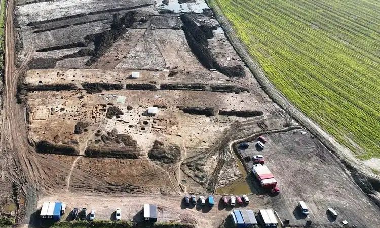 Τσεχία: Εργάτες σε αυτοκινητόδρομο «ξετρύπωσαν» σπάνιο θησαυρό 2.200 ετών