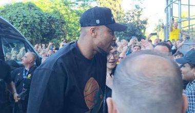 Άρης – Πανιώνιος: Χαμός με την άφιξη των αδελφών Αντετοκούνμπο (βίντεο)