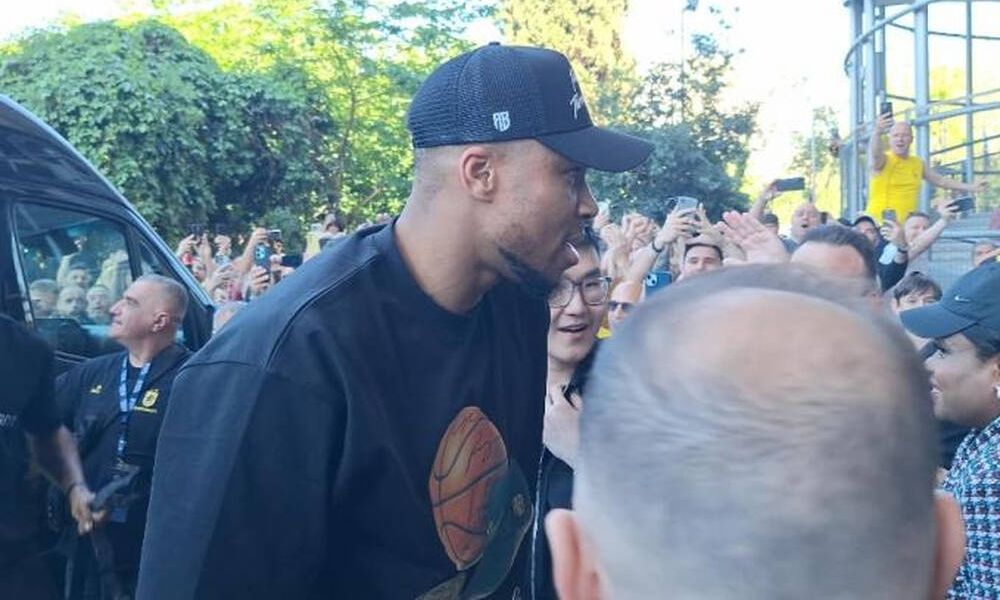 Άρης – Πανιώνιος: Χαμός με την άφιξη των αδελφών Αντετοκούνμπο (βίντεο)