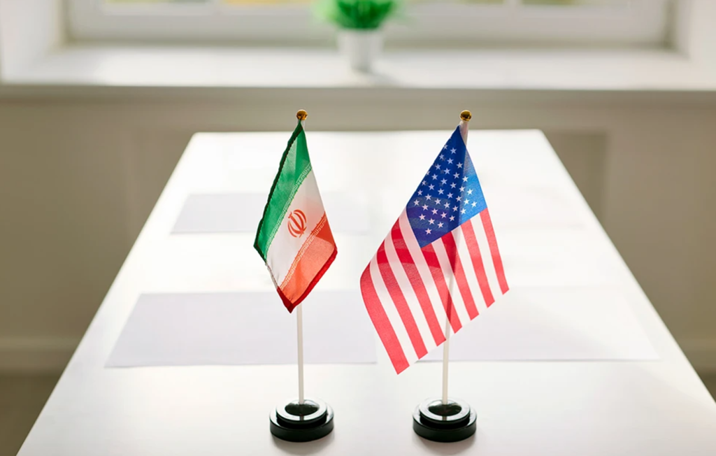 Αβεβαιότητα στις συνομιλίες ΗΠΑ – Ιράν: Αντικρουόμενα μηνύματα για τις διαπραγματεύσεις