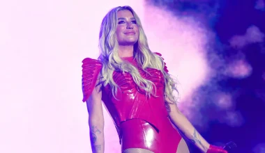 Kesha: Πόζαρε ολόγυμνη σε παραλία και μοίρασε «καρδιακά» – Δείτε φωτογραφίες