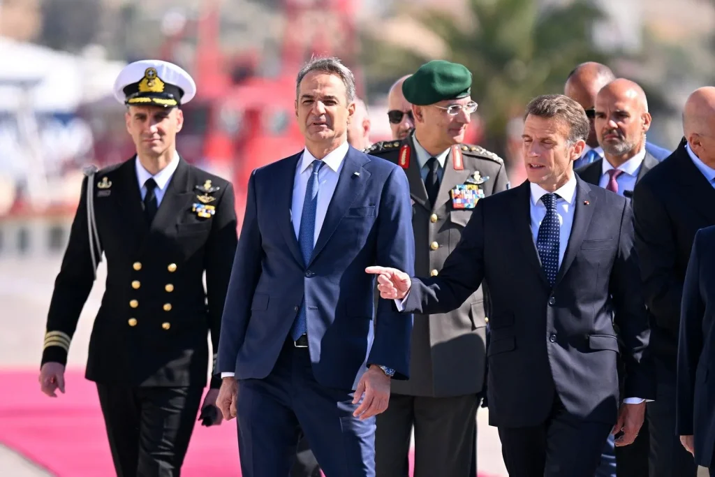 Ε.Μακρόν: Το χειρόγραφο σημείωμα του Γάλλου προέδρου στην φρεγάτα «Κίμων»