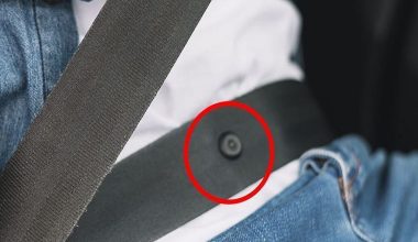 Τι είναι το μαύρο πλαστικό κουμπί στη ζώνη του αυτοκινήτου; (βίντεο)