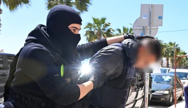 Δολοφονία στον Άγιο Δημήτριο: «Ο 20χρονος μας έδειξε φωτογραφία με το ματωμένο μαχαίρι» – Σοκάρουν οι καταθέσεις