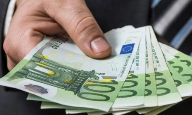 Πώς είναι δυνατόν η Ελλάδα να παράγει «υπερπλεόνασμα» και το ποσοστό των φόρων σε αυτό να είναι μόλις… 10%;