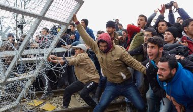 Το υπουργείο Μετανάστευσης της ΝΔ ερευνάται για 4 προγράμματα – Τα ασυνόδευτα «ανήλικα» των 3.000€ τον μήνα!