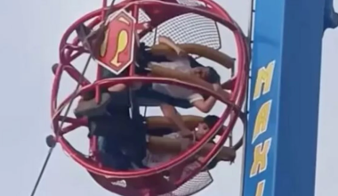 Σοκαριστικό ατύχημα σε λούνα παρκ της Σεβίλλης: Έσπασε ο ιμάντας σε παιχνίδι και βρέθηκαν στο κενό (βίντεο)