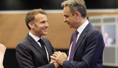 Τι πραγματικά σημαίνουν για την Ελλάδα οι «διαβεβαιώσεις» Μακρόν: Απολύτως τίποτα