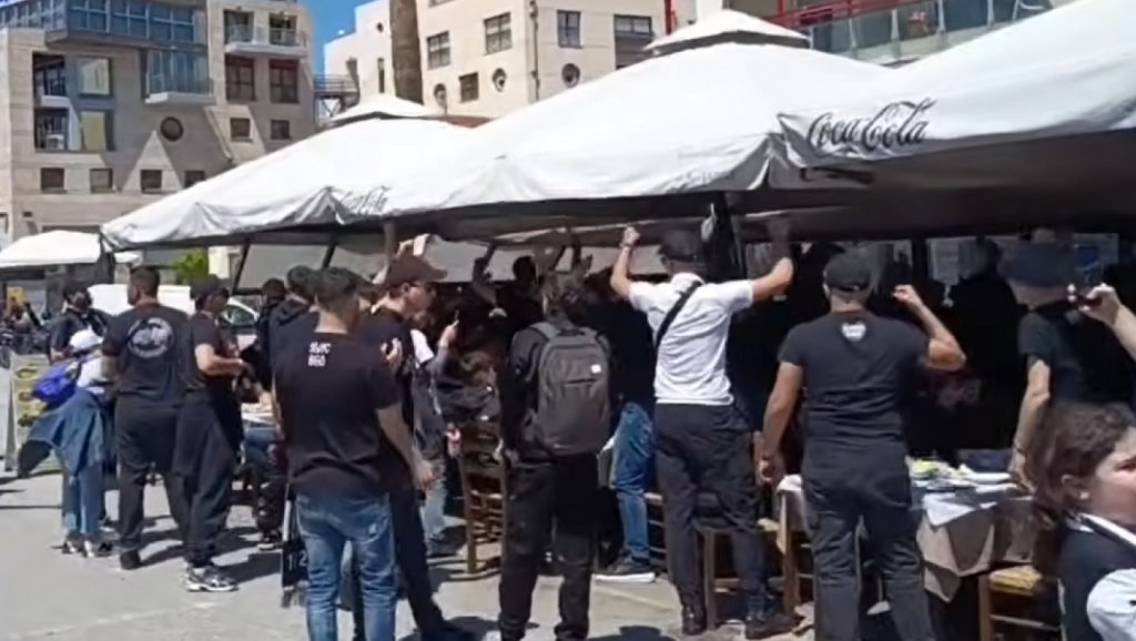 Κύπελλο Ελλάδος: Οπαδοί του ΠΑΟΚ και του ΟΦΗ τραγουδάνε από κοινού συνθήματα (βίντεο)