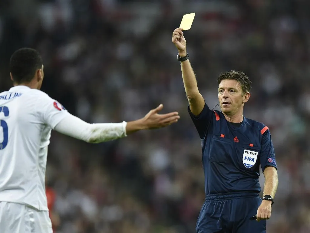 Σκάνδαλο στο ιταλικό πρωτάθλημα: Ο γνωστός διαιτητής Τζανλούκα Ρόκι τέθηκε υπό έρευνα για ύποπτα παιχνίδια