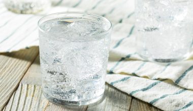 Δείτε τι συμβαίνει στο σώμα σας εάν καταναλώνετε κάθε μέρα ανθρακούχο νερό