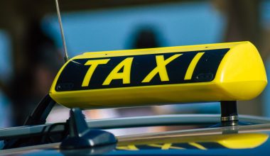 Τρόμος στην Αχαΐα: Άνδρας απειλεί οδηγούς ταξί με αιχμηρό αντικείμενο