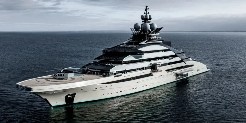 Πέρασε από τα Στενά του Ορμούζ με άδεια του Ιράν η υπερπολυτελής θαλαμηγός Ρώσου ολιγάρχη (βίντεο)