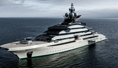 Πέρασε από τα Στενά του Ορμούζ με άδεια του Ιράν η υπερπολυτελής θαλαμηγός Ρώσου ολιγάρχη (βίντεο)