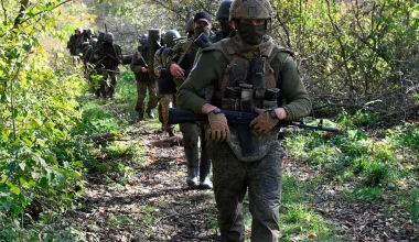 Μαχητής της Wagner απαθανατίζεται μαζί με Αφρικανό μισθοφόρο του ρωσικού Στρατού (φωτο)