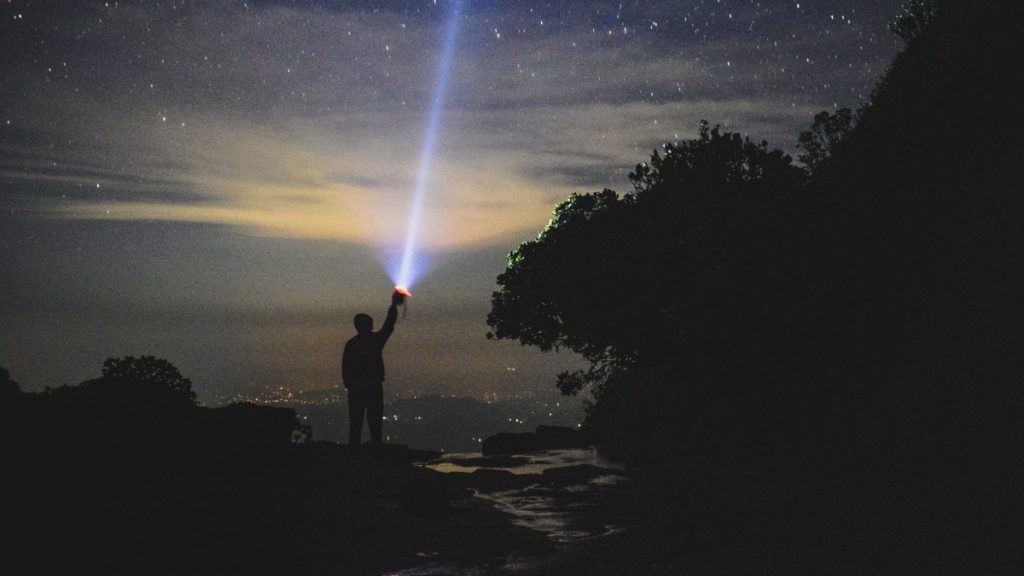 «Ταξιδιώτης» στον χρόνο ισχυρίζεται πως έχει «κολλήσει» στο 2028: Tι λέει πως συμβαίνει στον κόσμο