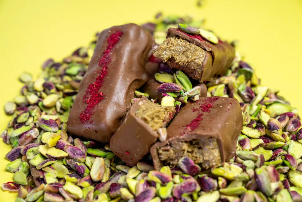 «Φωτιά» οι τιμές στα φιστίκια λόγω της σύγκρουσης στη Μέση Ανατολή: Προβλήματα και στην παραγωγή σοκολάτας Ντουμπάι