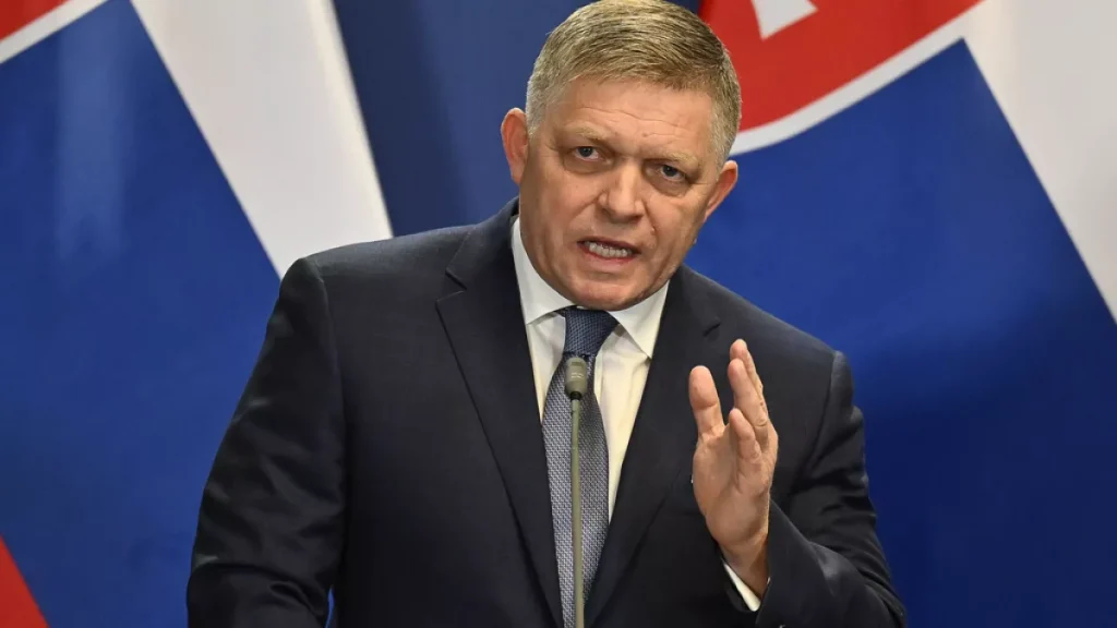 Ο Ρ.Φίτσο ανακοίνωσε πως θα παραστεί στην Ημέρα της Νίκης της Ρωσίας παρά τις αντιρρήσεις των χωρών της Βαλτικής