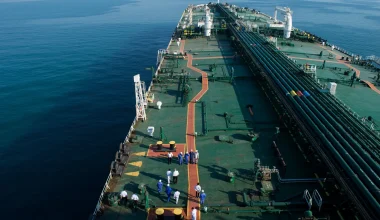 Ιράν φορτώνει μαζικά πετρέλαιο – «Διέσπασαν» τον αμερικανικό αποκλεισμό ή τους άφησαν να περάσουν;