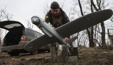 Βίντεο: Η στιγμή που ρωσικά FPV διαλύουν οχήματα των ουκρανικών ενόπλων δυνάμεων που μεταφέρουν εξοπλισμό