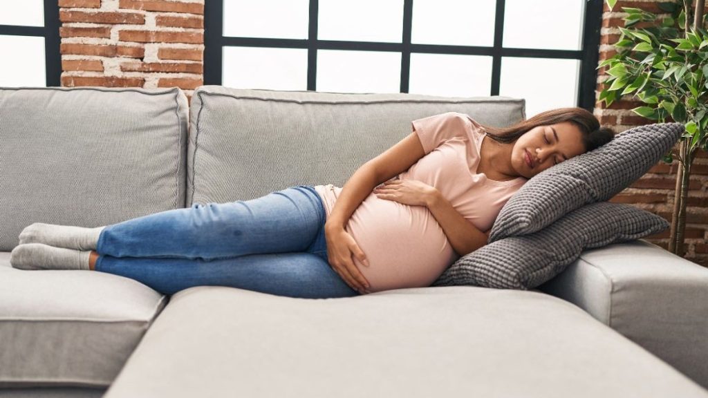 Ποιες είναι οι καλύτερες και ποιες οι χειρότερες στάσεις ύπνου στην εγκυμοσύνη
