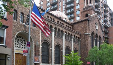 Ο δήμαρχος της Νέας Υόρκης στον Καθεδρικό Ναό της Αγίας Τριάδας  για τον εορτασμό της 25ης Μαρτίου