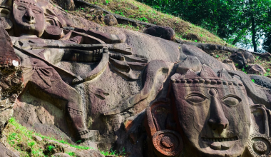 Ουνάκοτι: Το μυστηριώδες πέτρινο ιερό της Ινδίας