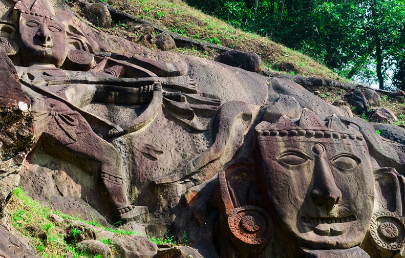 Ουνάκοτι: Το μυστηριώδες πέτρινο ιερό της Ινδίας