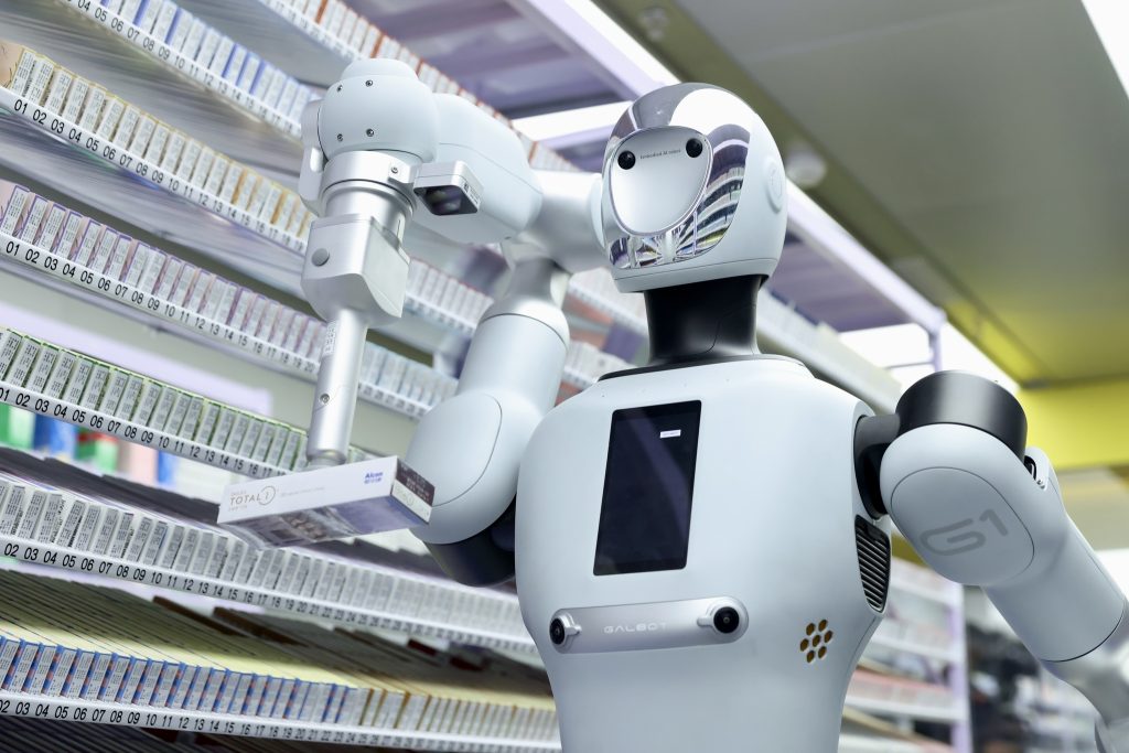 Βίντεο: Ανθρωποειδή ρομπότ αντικαθιστούν ταμίες σε νέα καταστήματα στην Κίνα