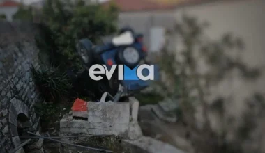 Τροχαίο ατύχημα στην Εύβοια: Τζιπ εξετράπη της πορείας του και κατέληξε δίπλα σε σπίτια (φωτο)