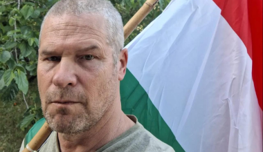 Ισραηλινοί αστυνομικοί την «έπεσαν» σε διαδηλωτή: Πέρασαν την σημαία της Ουγγαρίας για εκείνη της Παλαιστίνης