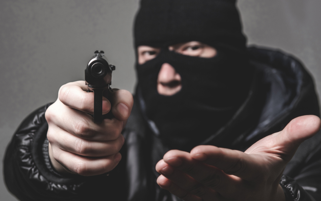 Άλιμος: Συνελήφθησαν δύο ανήλικοι που λήστευαν με όπλα και χαντζάρες καταστήματα