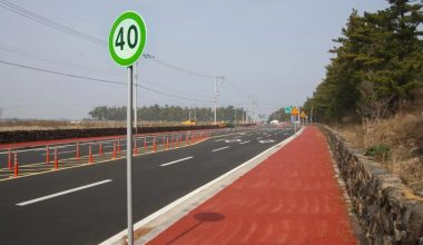 Τι σημαίνει το πράσινο όριο ταχύτητας στους δρόμους: Τι πρέπει να κάνεις εάν το δεις