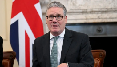 «Σοκαρισμένος» ο Κ.Στάρμερ από τους πυροβολισμούς στο δείπνο ανταποκριτών στην Ουάσινγκτον