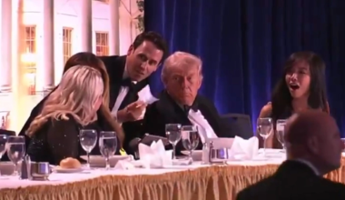 Ένοπλος άνοιξε πυρ στο δείπνο ανταποκριτών του Λευκού Οίκου: Απομακρύνθηκε ο Ν.Τραμπ – Συνελήφθη ο δράστης (βίντεο)