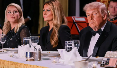 Ο Ν.Τραμπ αποκάλυψε τι του είπε η Μελάνια την ώρα των πυροβολισμών στο δείπνο των ανταποκριτών (βίντεο)