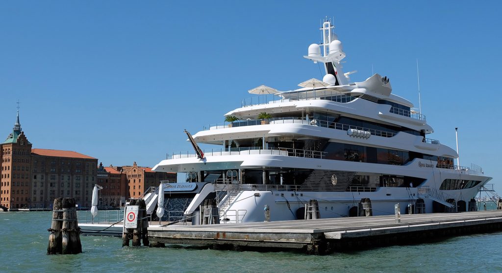 Η Ουκρανία βγάζει σε δημοπρασία το κατασχεμένο πολυτελές γιοτ «Royal Romance»: H αξία του εκτιμάται στα 200 εκατ.