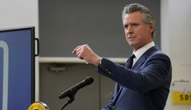 Στήνονται κάλπες στην Καλιφόρνια: Δημοψήφισμα για την φορολόγηση δισεκατομμυριούχων – Αντίθετος ο κυβερνήτης