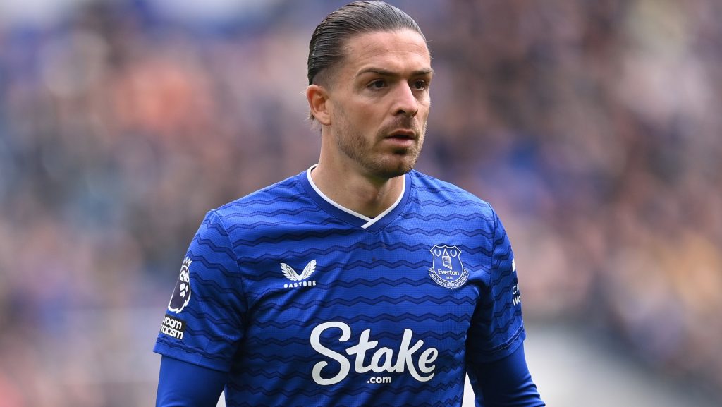 «Βροχή» σχολίων προκάλεσε ο Τ.Γκρίλις: Eθεάθη να κοιμάται σε μπαρ μετά από υπερβολική κατανάλωση αλκοόλ! (φωτο)