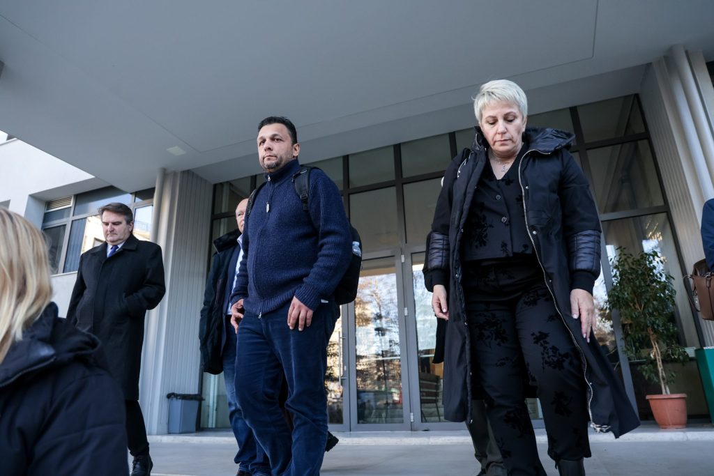 Προσωρινή διακοπή στη δίκη των Τεμπών: Αντιπαράθεση ανάμεσα στους συνήγορους θυμάτων και υπεράσπισης