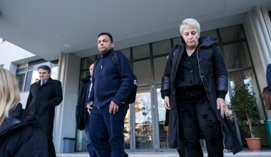 Προσωρινή διακοπή στη δίκη των Τεμπών: Αντιπαράθεση ανάμεσα στους συνήγορους θυμάτων και υπεράσπισης